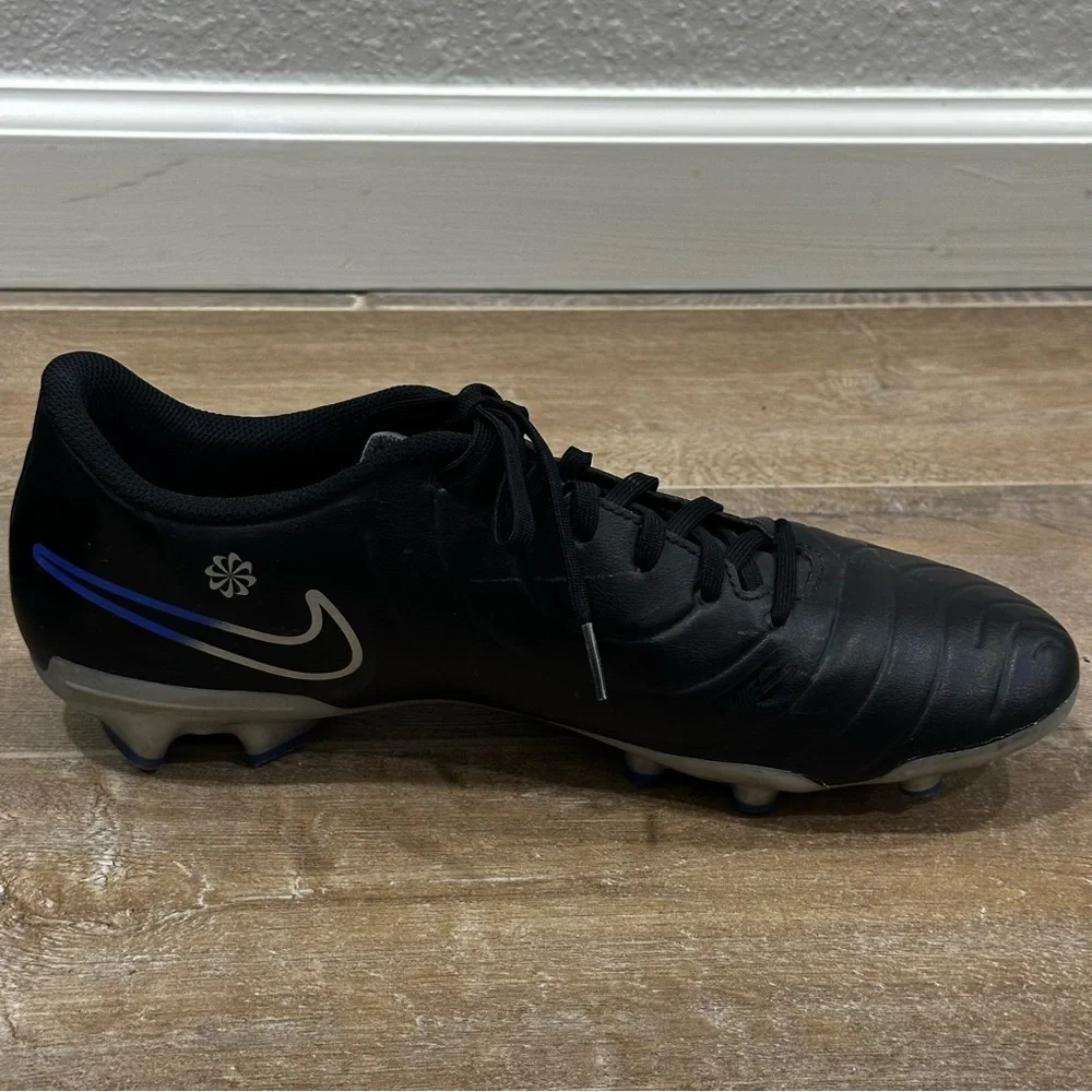 Nike Men's Black Soccer Cleats - Picture 8 of 12